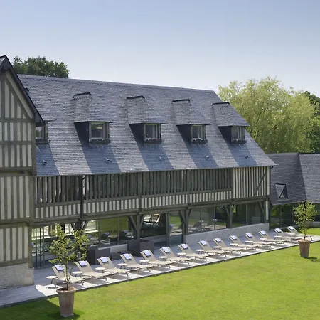 Hotel Les Manoirs De Tourgeville 4*