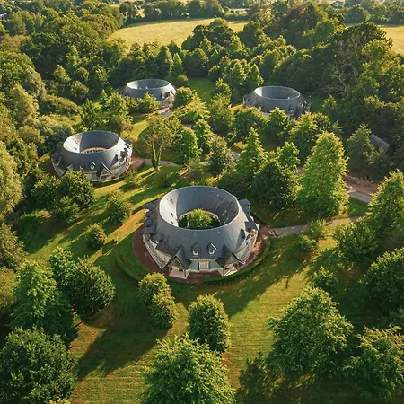 Les Manoirs De Tourgéville Hotel 4*