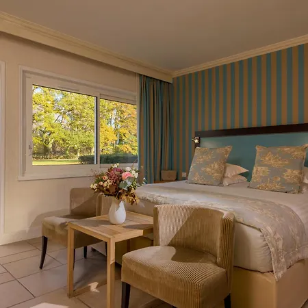 Hotel Les Manoirs De Tourgeville 4*