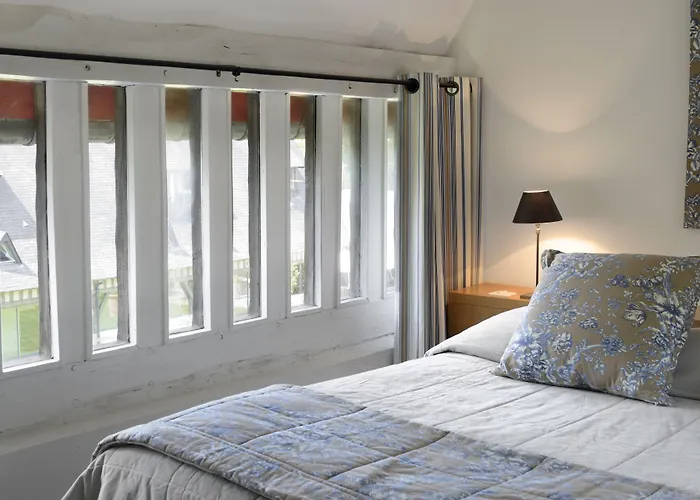 Les Manoirs De Tourgeville Hotel