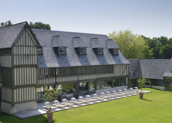 Отель Les Manoirs De Tourgeville 4*